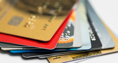 Credit Card vs Debit Card: Differences and How To Choose