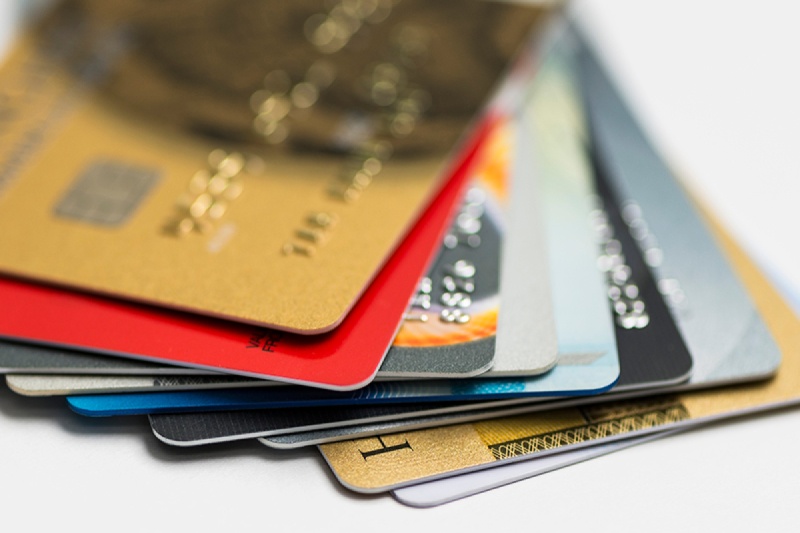 Credit Card vs Debit Card: Differences and How To Choose